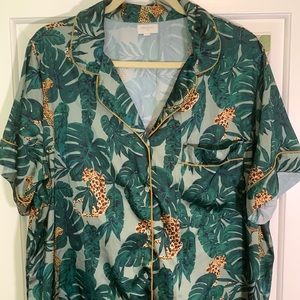 World Market 🐆 cheetah jungle print night shirt, size L/XL